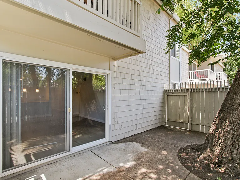 745 F St #4 — Photo 21