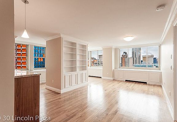 4th image of 30 W 63rd St APT 31J