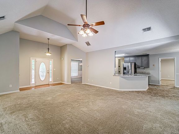 5th image of 126 Oakwood Trl
