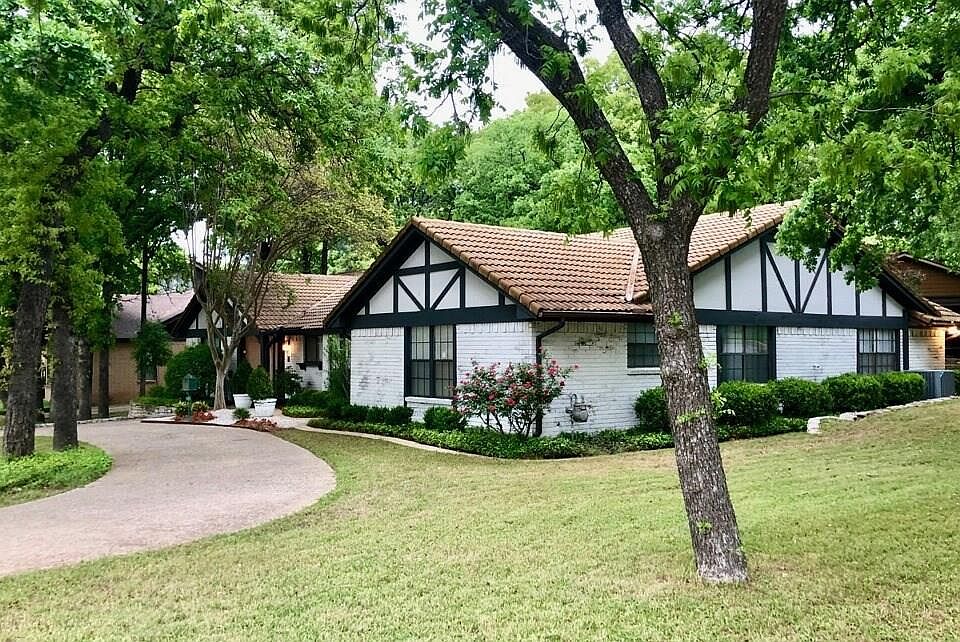 1st image of 2701 Lincoln Dr