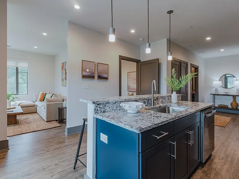 25 Minetta Ln #201 — Photo 5