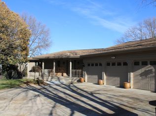 1216 Summit Dr, Mitchell, SD 57301