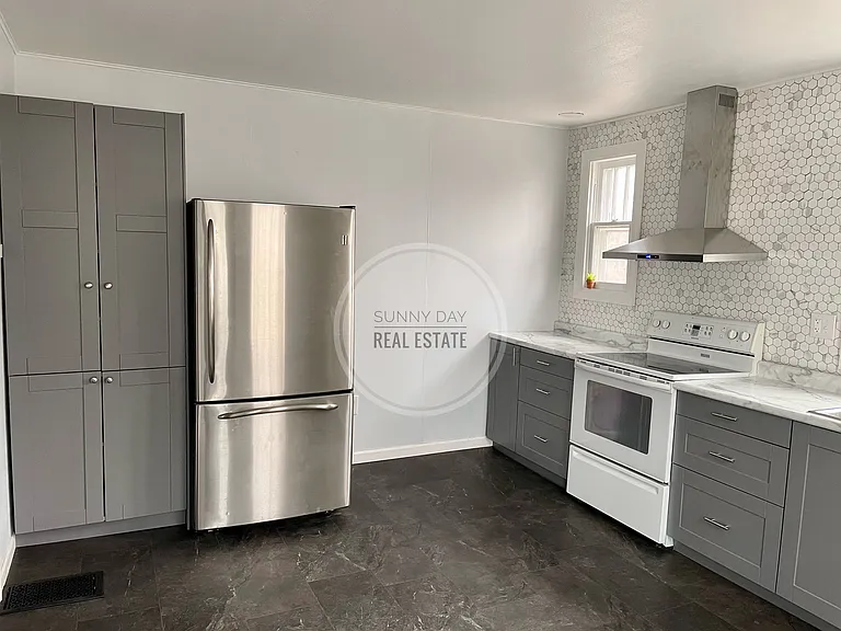 1115 Prickett Ave — Photo 15