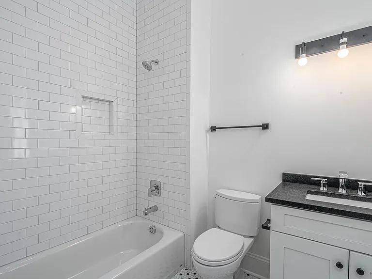 1403 Jefferson St — Photo 10