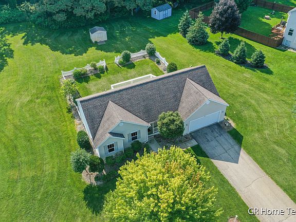 4th image of 9266 Stone View Dr NE