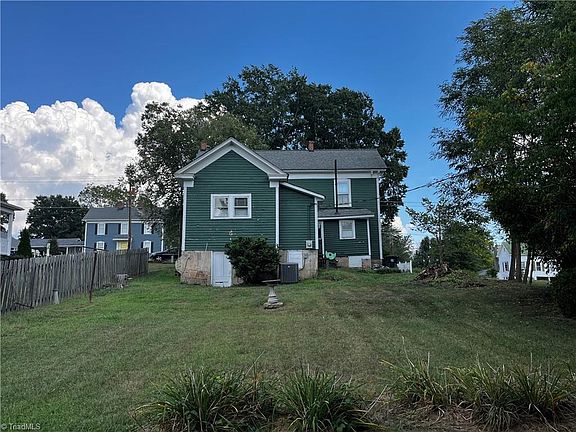 4th image of 207 Summit St