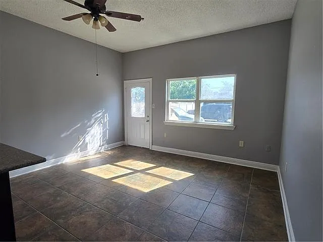 Building Photo - 112 Saint Rose Ave #A