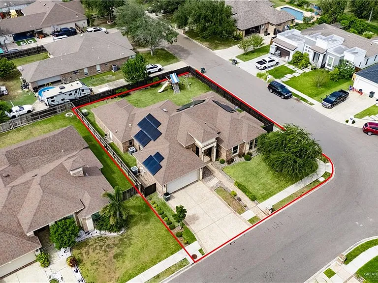 2425 Pebble St — Photo 38