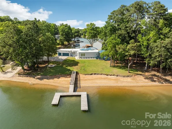 3911 Sandy Point Dr, York, SC 29745