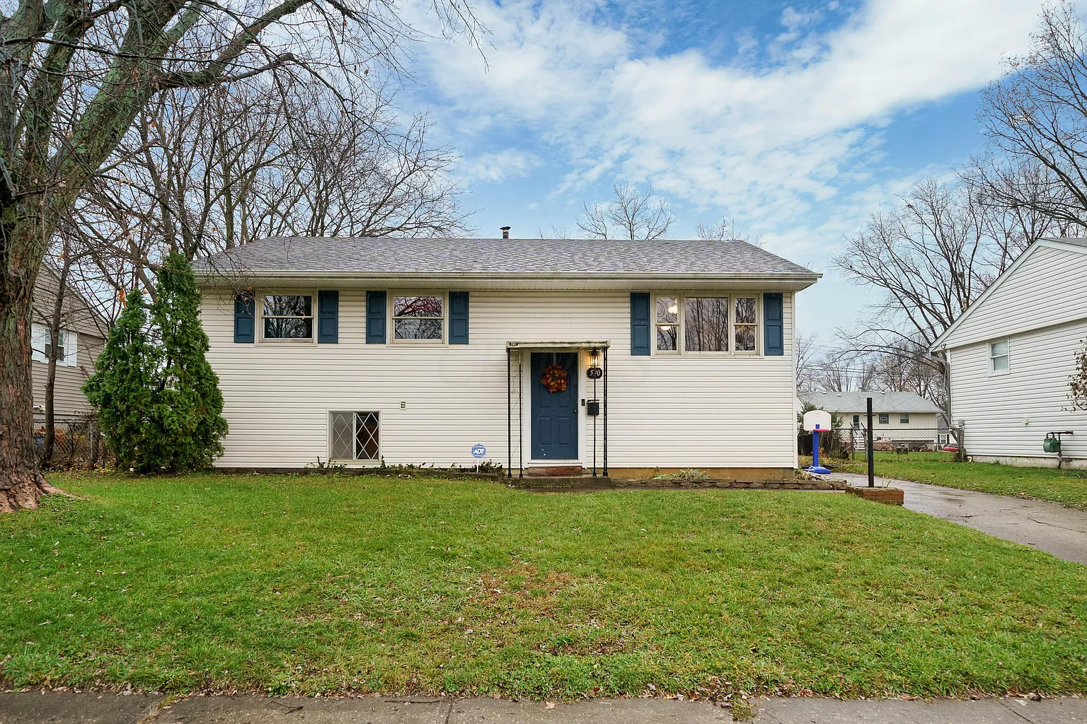 590 Fenchurch Way photo 1
