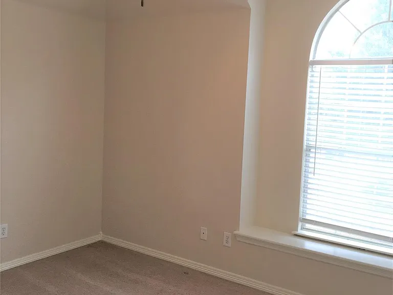 2214 Valley View Xing — Photo 16