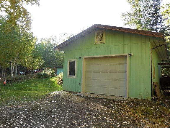 2nd image of 2830 Beverly Ln