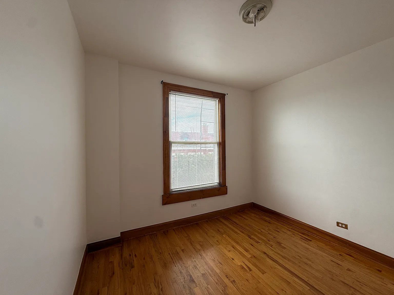 1454 W 18th St — Photo 2