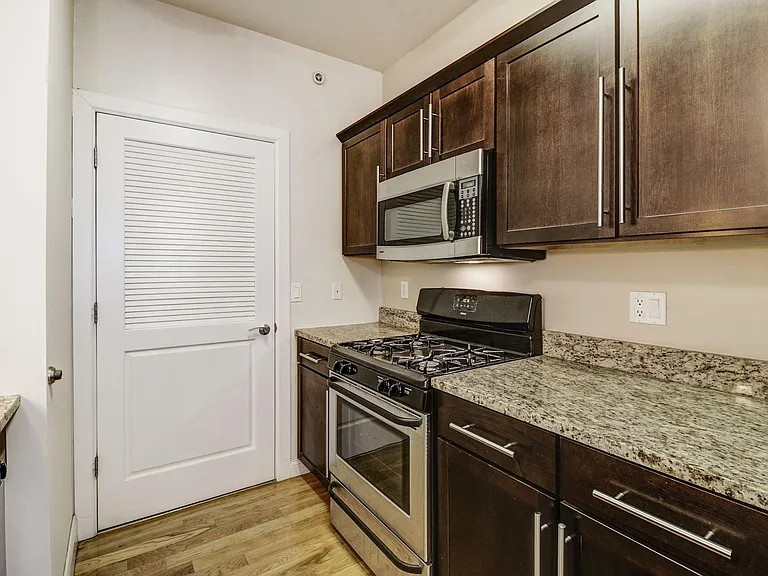 5501 Hudson Ave #201 — Photo 8