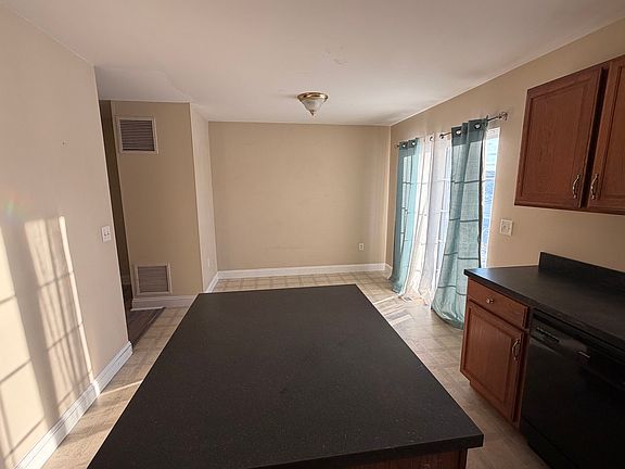 5th image of 264 Buckley Dr