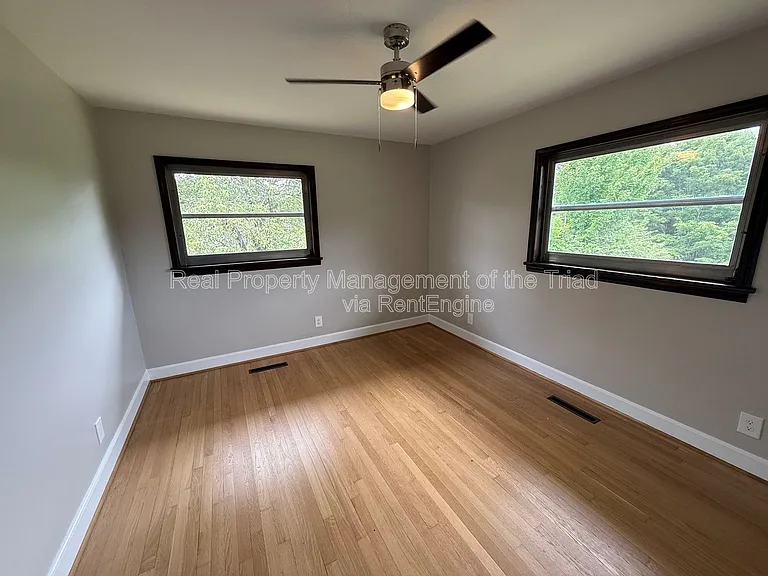 2345 Griffith Rd — Photo 8