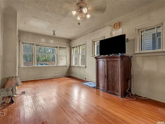 3rd image of 1214 Lorne Ave