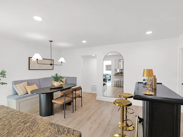 1233 E Campus Dr — Photo 4