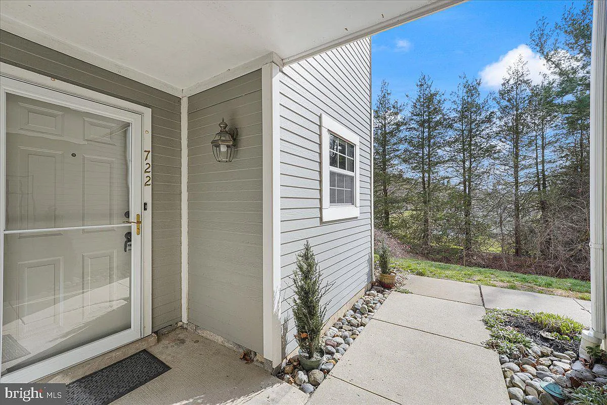 2 bed, 2.0 bath, 1044 sqft, $2,200 — Photo 3
