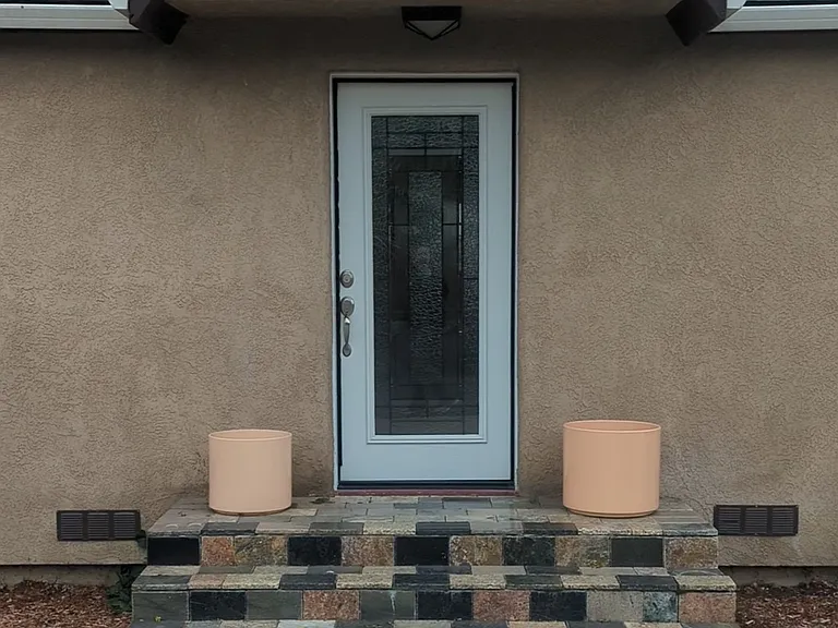 219 Oak Grove Rd — Photo 2