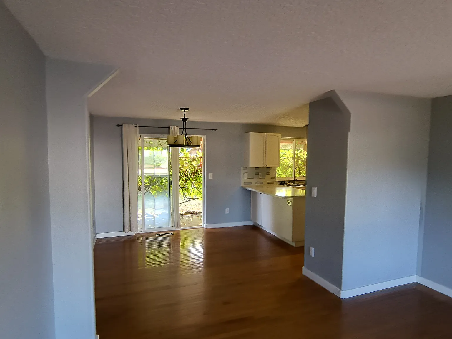 3 bed, 2.5 bath, 1758 sqft, $2,895 — Photo 3