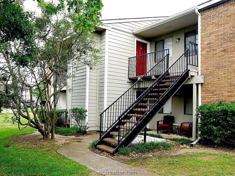 1st image of 1901 Holleman Dr W APT 106
