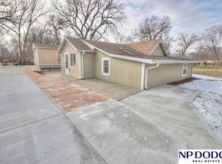 24133 Crown Point Ave, Valley, NE 68064