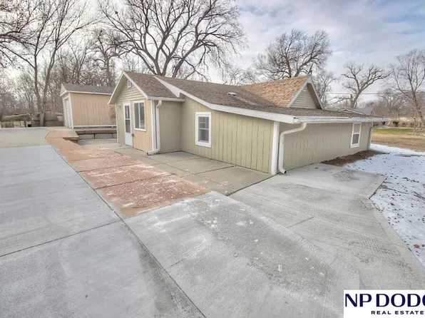 24133 Crown Point Ave, Valley, NE 68064