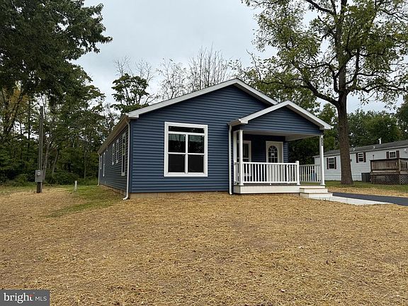 2nd image of 655 Roseanne Ln