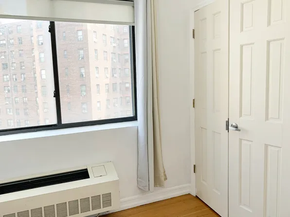 2027 1st Avenue 6 image 2 of 9