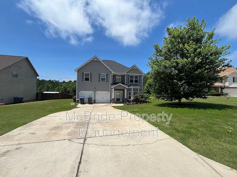 4 bed, 2.5 bath, 2750 sqft, $2,200 — Photo 1