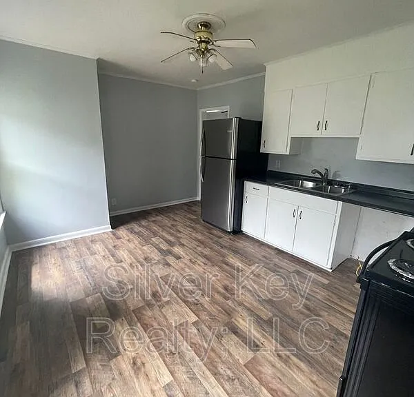 914 E Madison Ave — Photo 14
