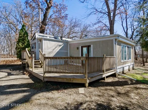 23 Captains Cv, Lakemoor, IL 60051