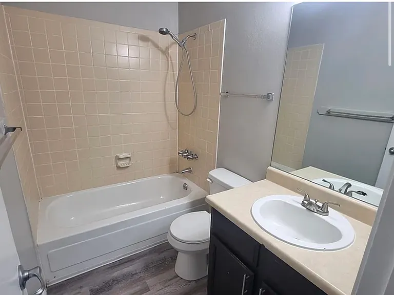 1043 Mazatlan Cir #B — Photo 3