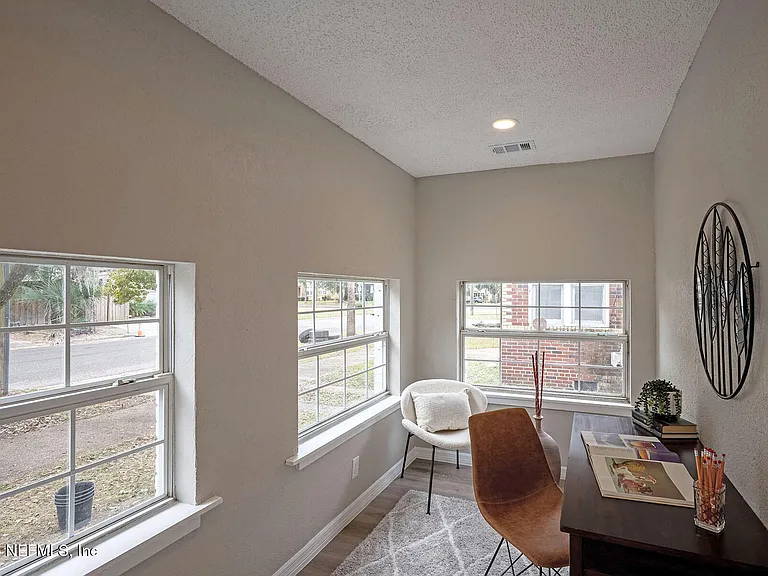 325 Alder St — Photo 8