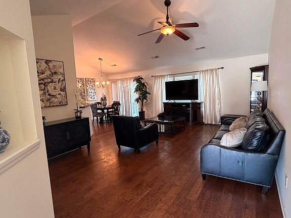 5th image of 231 Donatella Dr