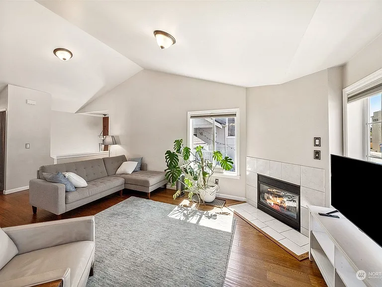 7940 Delridge Way SW — Photo 2