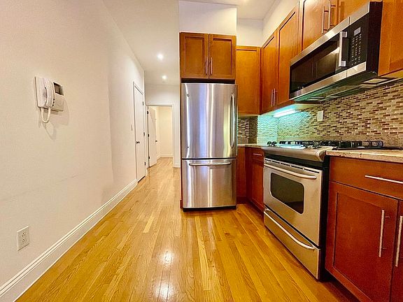 2nd image of 256 W 123rd St APT 3