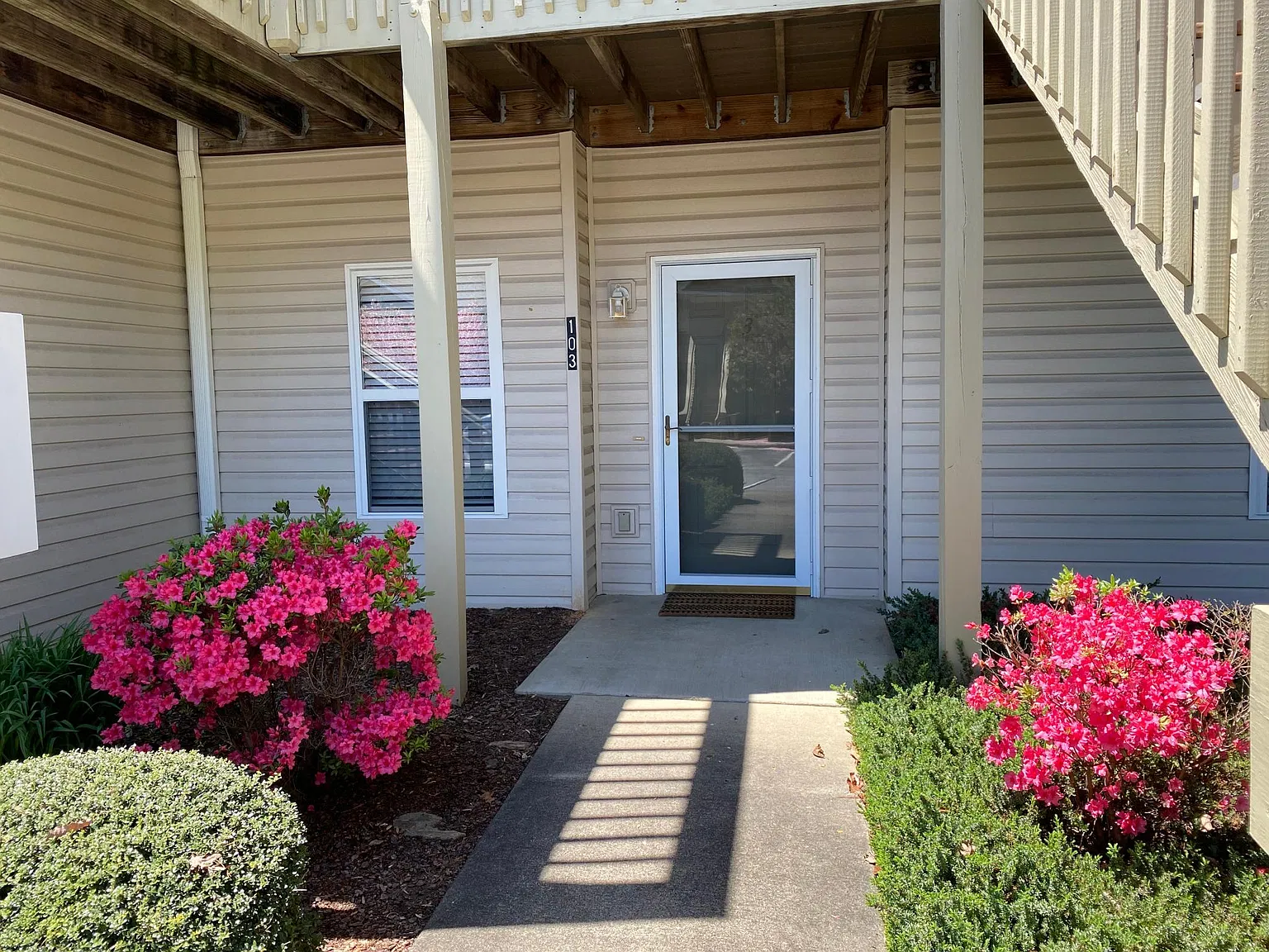 2 bed, 1198 sqft, $1,800 — Photo 2