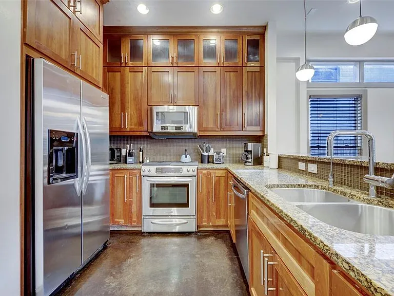 602 W North Loop Blvd — Photo 36