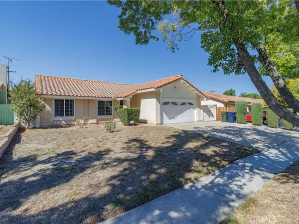 1323 Kingswood Dr, Redlands, CA 92374