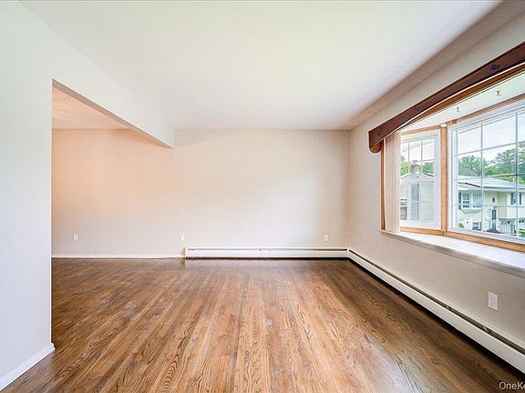 4th image of 2 Blue Hills Court