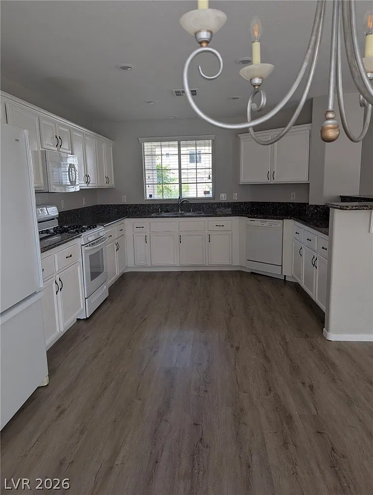 4 bed, 2.5 bath, 2103 sqft, $2,000 — Photo 2