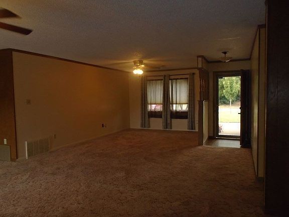 4th image of 903 NW Cheryl Cir