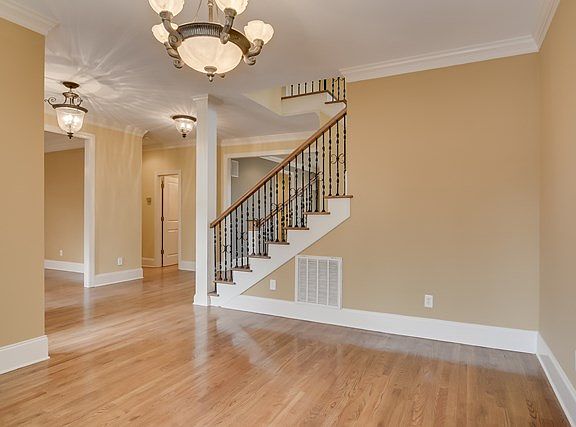 5th image of 637 Savannah Barony Dr
