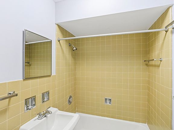 3rd image of 390 Executive Dr APT 307