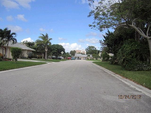 2nd image of 7633 NW 99th Ave