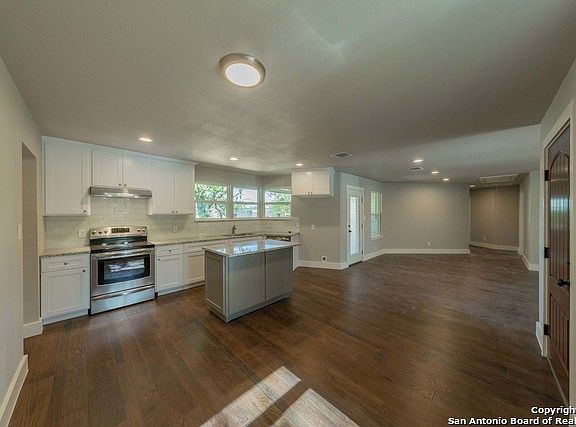 3rd image of 264 Kerlick Ln