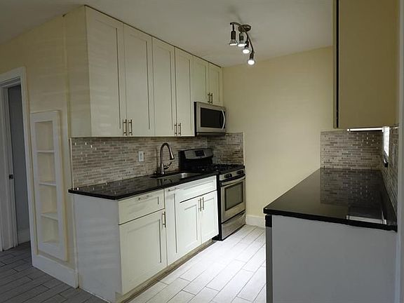 5th image of 321 N K St APT 3