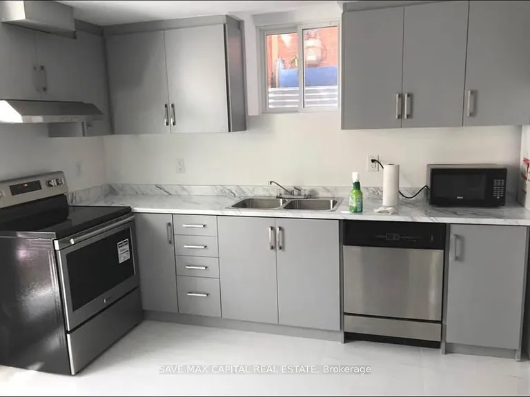 28 Culture Cres — Photo 1